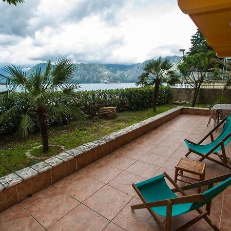 Apartments Beachfront Cattaro Esterno foto
