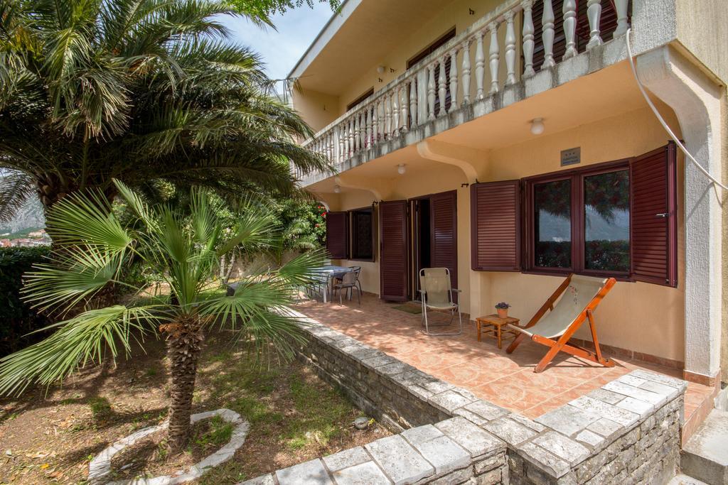 Apartments Beachfront Cattaro Esterno foto