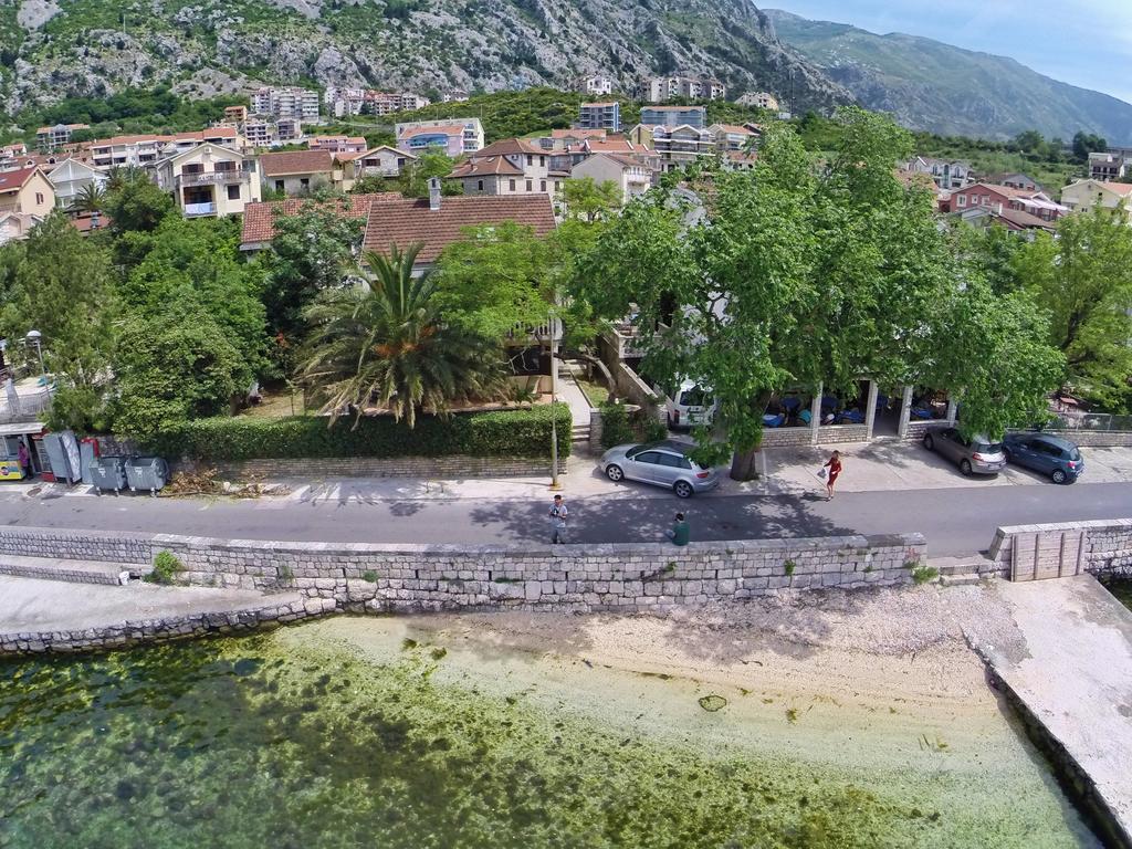 Apartments Beachfront Cattaro Esterno foto