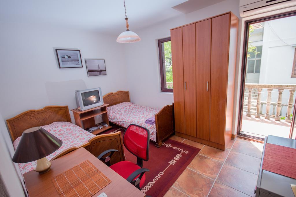 Apartments Beachfront Cattaro Esterno foto
