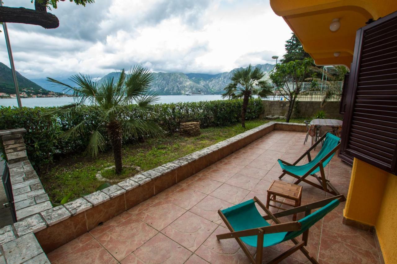 Apartments Beachfront Cattaro Esterno foto